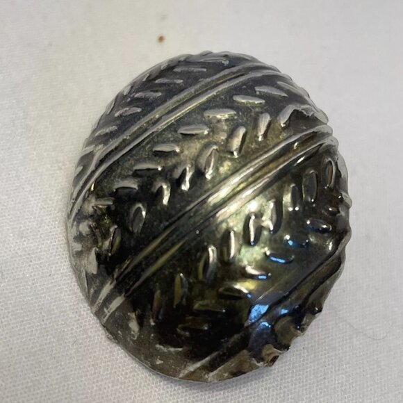 Two Pairs of Vintage Clip-on Earrings Oval & 3 Leaf Antique Looking - Picture 4 of 9